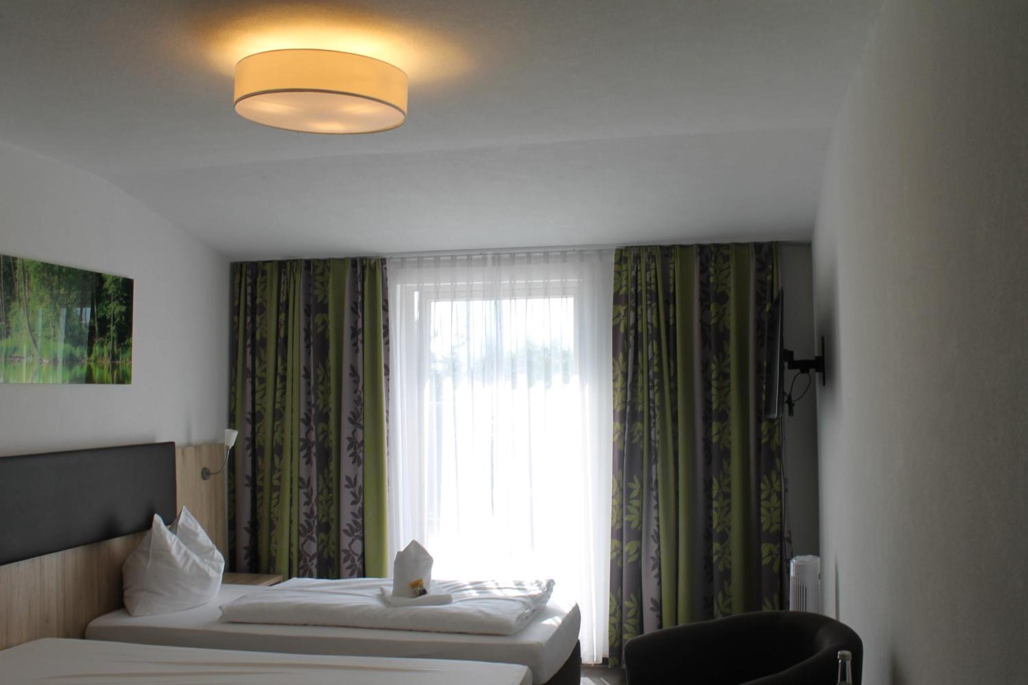 Kueffner Hof Hotel Langenbeutingen Bagian luar foto